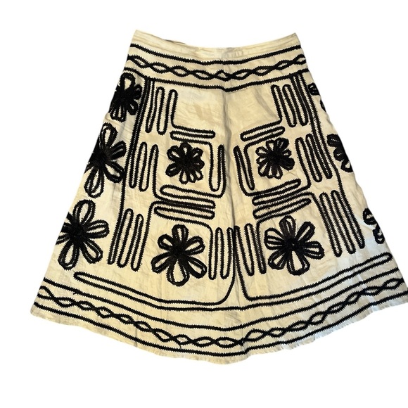 Carole Little Dresses & Skirts - Carole Little Ladies Linen Embroidered Skirt Beige / Black Size 10